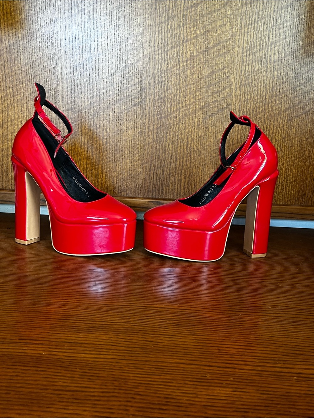 Azalea Wang Lucinda  2” Platform 6”heel retro baby doll pleasers Mary Jane EUC